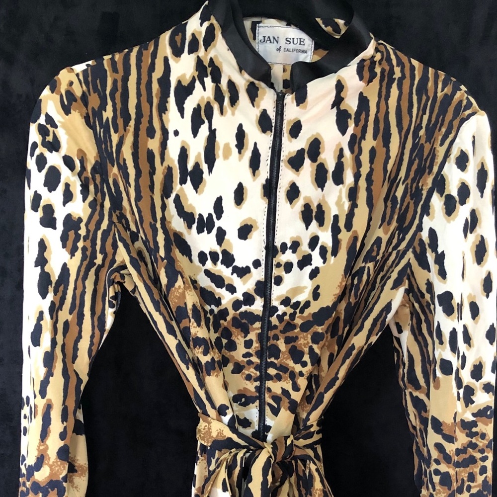 Vintage leopard knee length polyester jumpsuit!